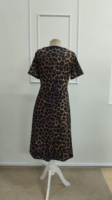 Women's Short-Sleeve V-Neck Leopard Print Midi Jersey Dress - Janes - by Peralane - photo 6