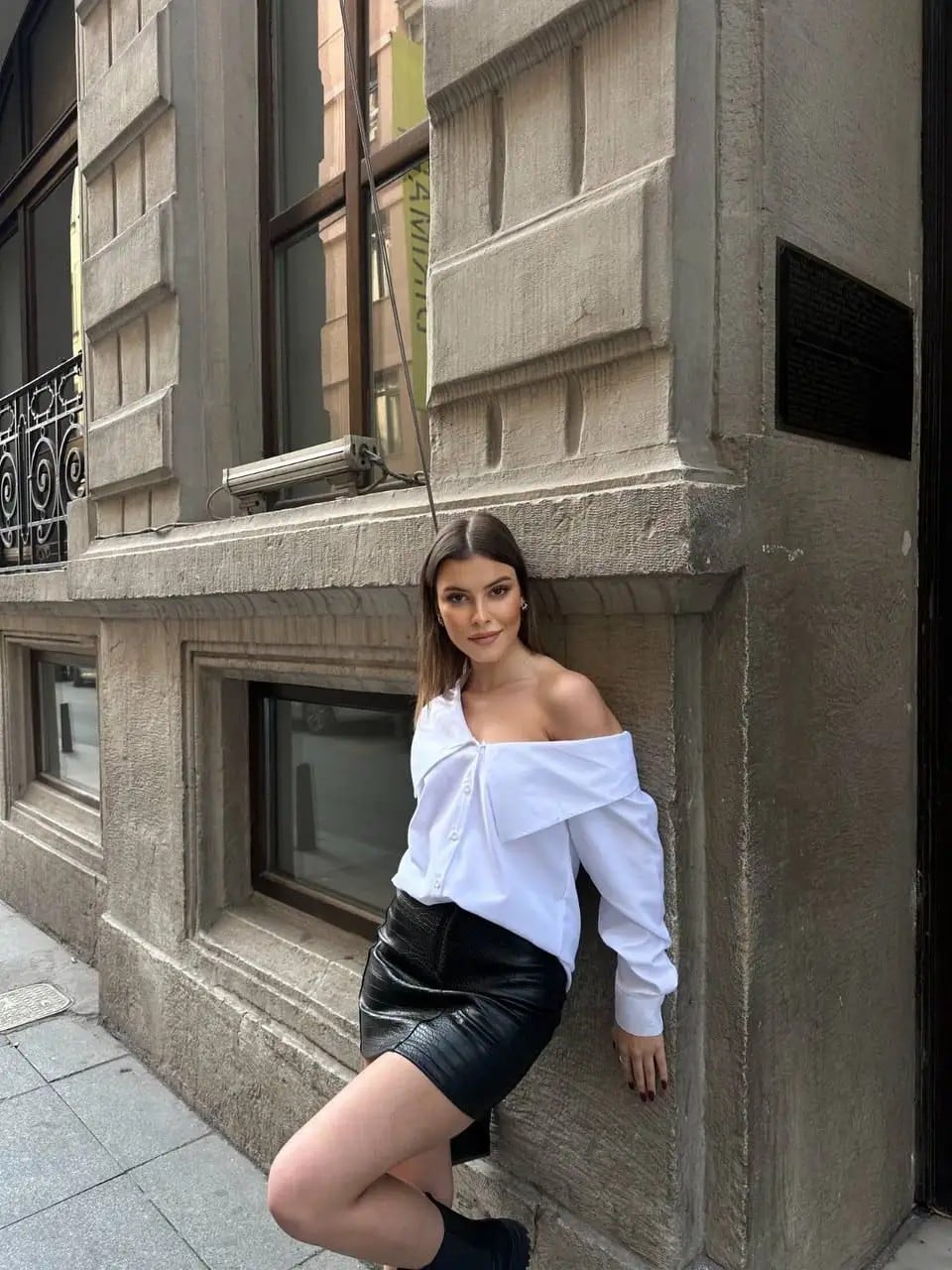 White Off-Shoulder Collar Blouse - My Bee - by Peralane - photo 3