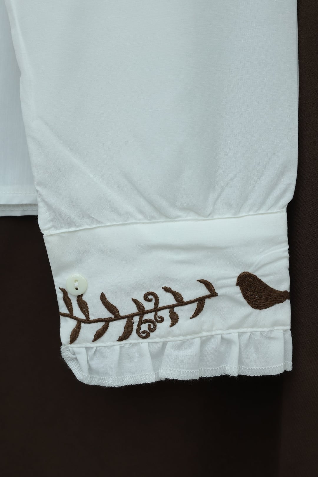 Women's White Poplin Shirt with Bird Embroidery and Ruffled Front - Podyumplus - by Peralane - photo 7