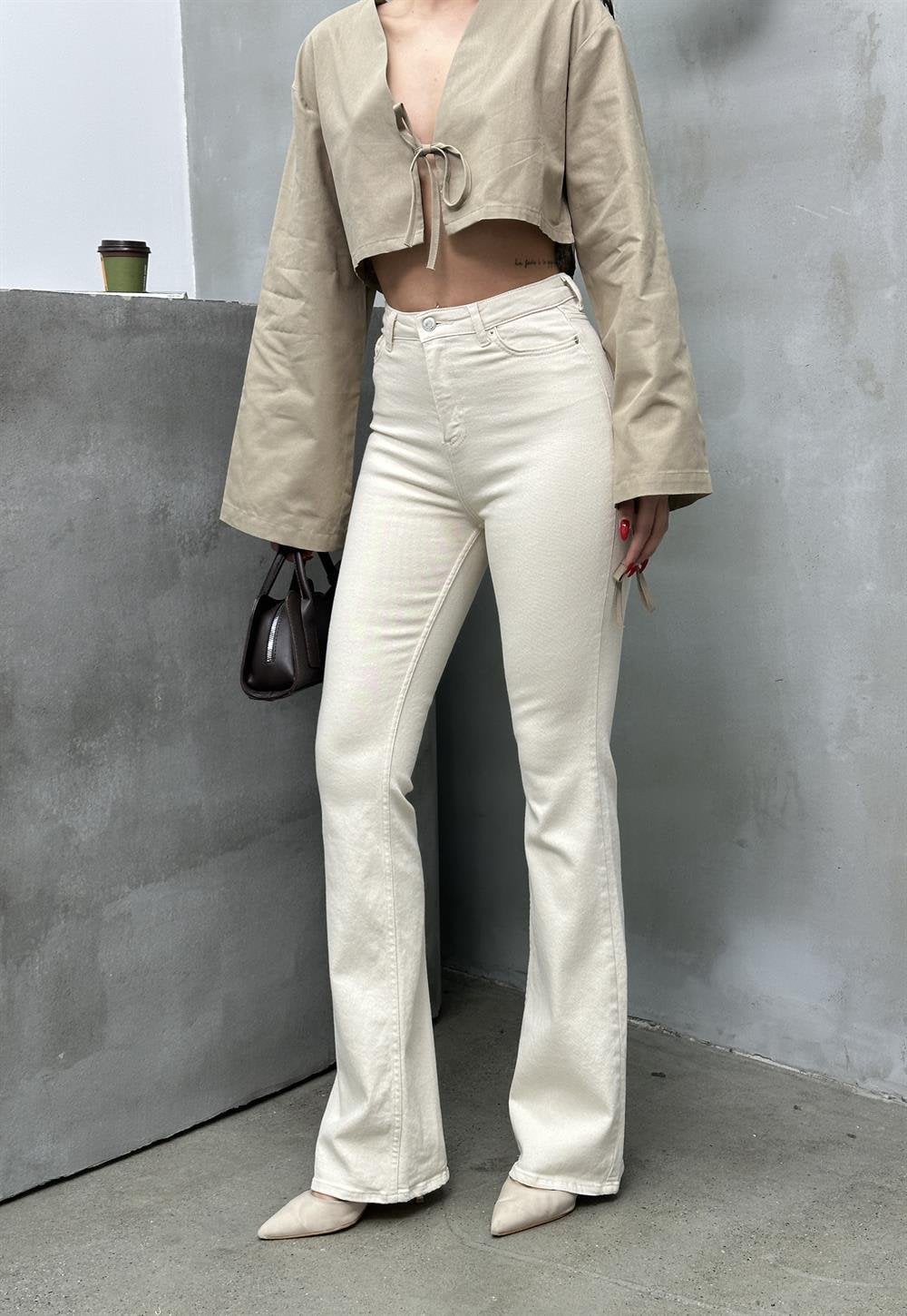 High Waist Slim Fit Spanish Flare Jeans in Natural Beige - Lacarino Jeans - by Peralane - photo 7