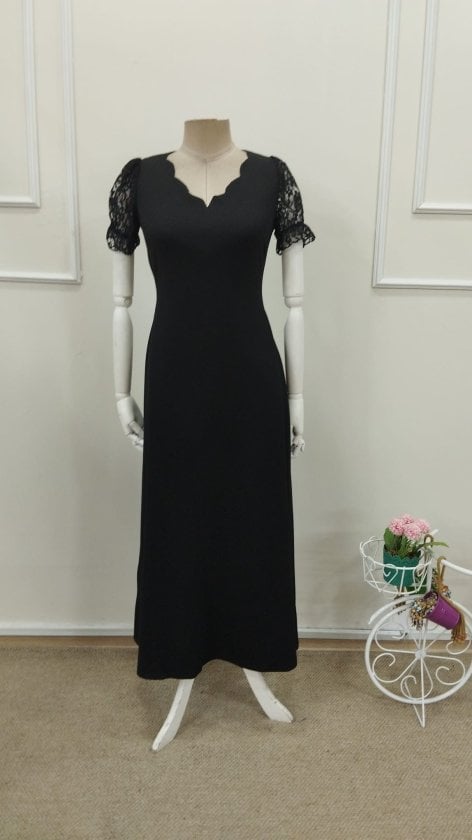 Women's Short-Sleeved V-Neck Long Polka Dot Lace Dress - Janes - by Peralane - photo 4