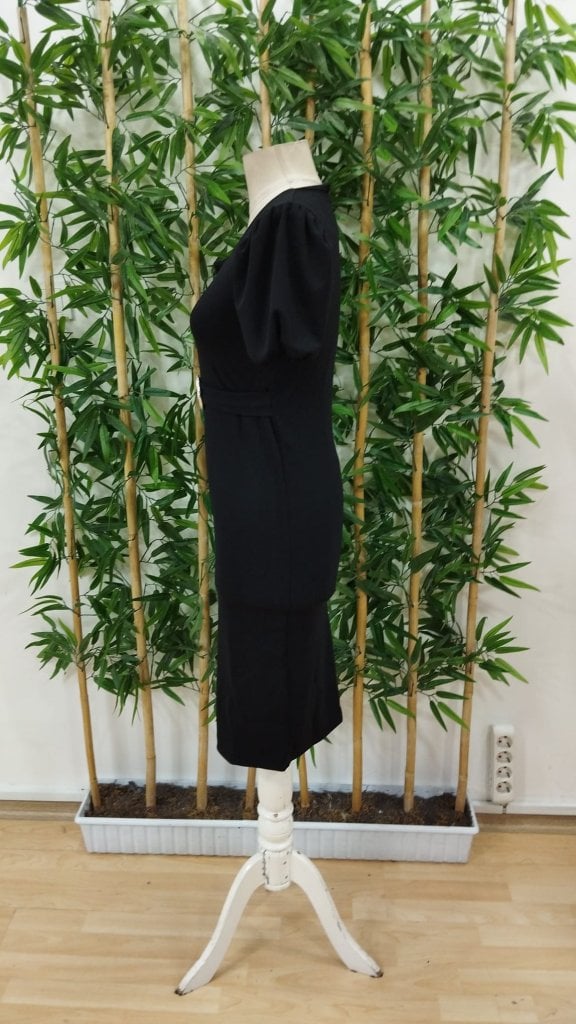 Women's Short-Sleeved Square Neck Crepe Dress with Gold Ring Detail - Janes - by Peralane - photo 12