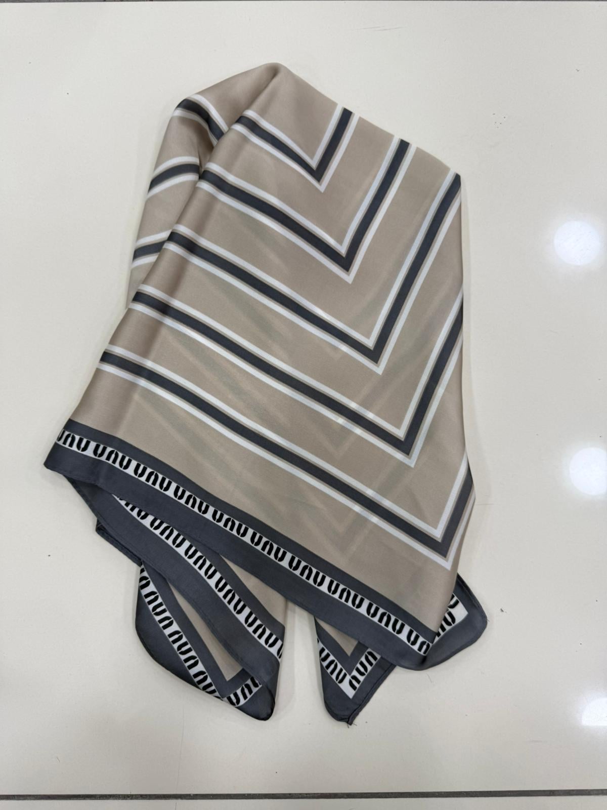 Geometric Print Bandana Scarf 70x70 cm - Nesvay - by Peralane - photo 3
