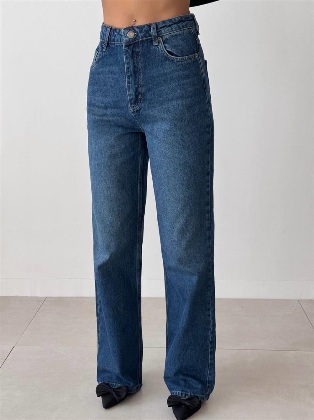 High-Waisted Straight-Leg Dark Blue Denim Jeans - Lacarino Jeans - by Peralane