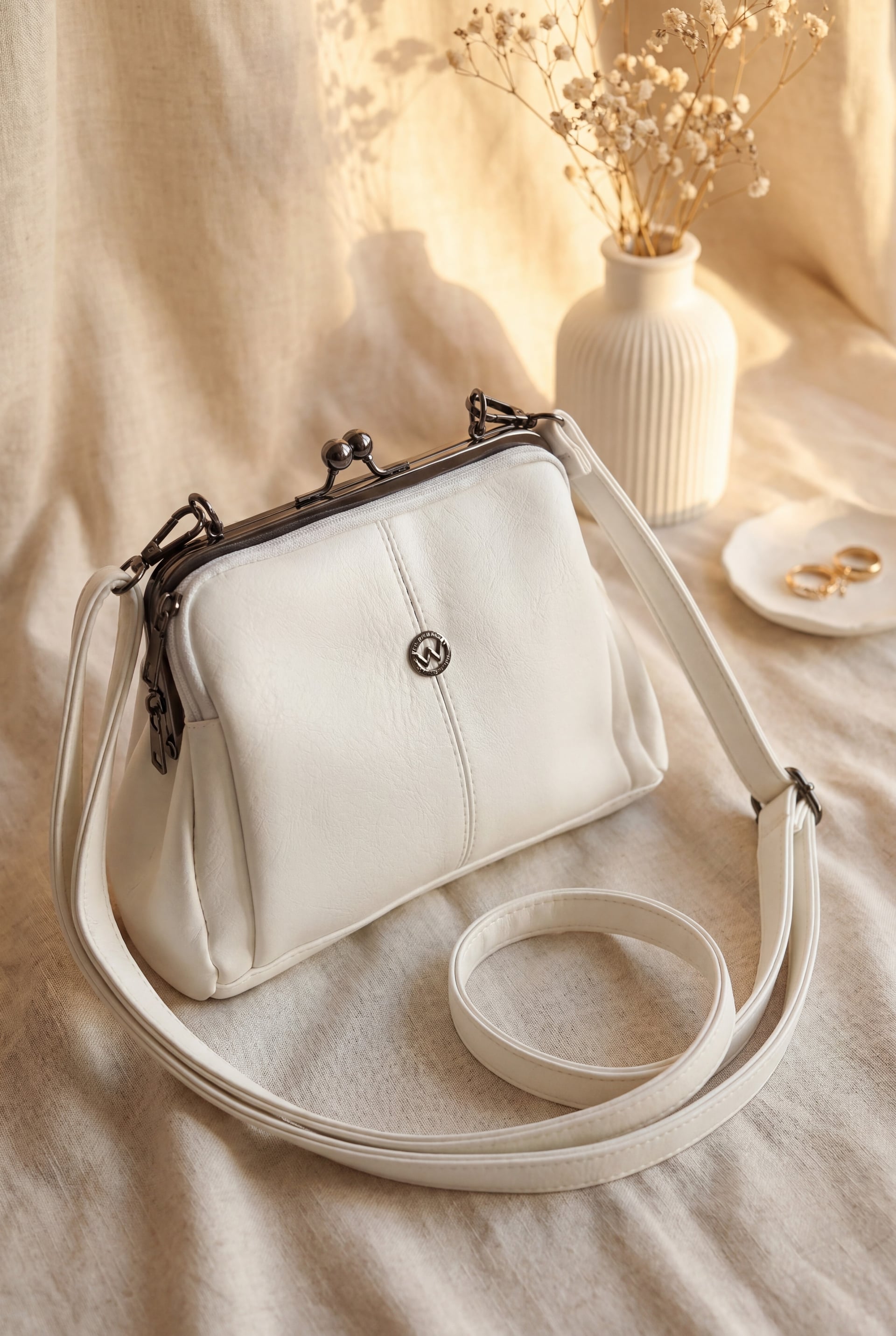 Vintage Design Functional Multi-Compartment Shoulder Bag - White - Podyumplus - by Peralane