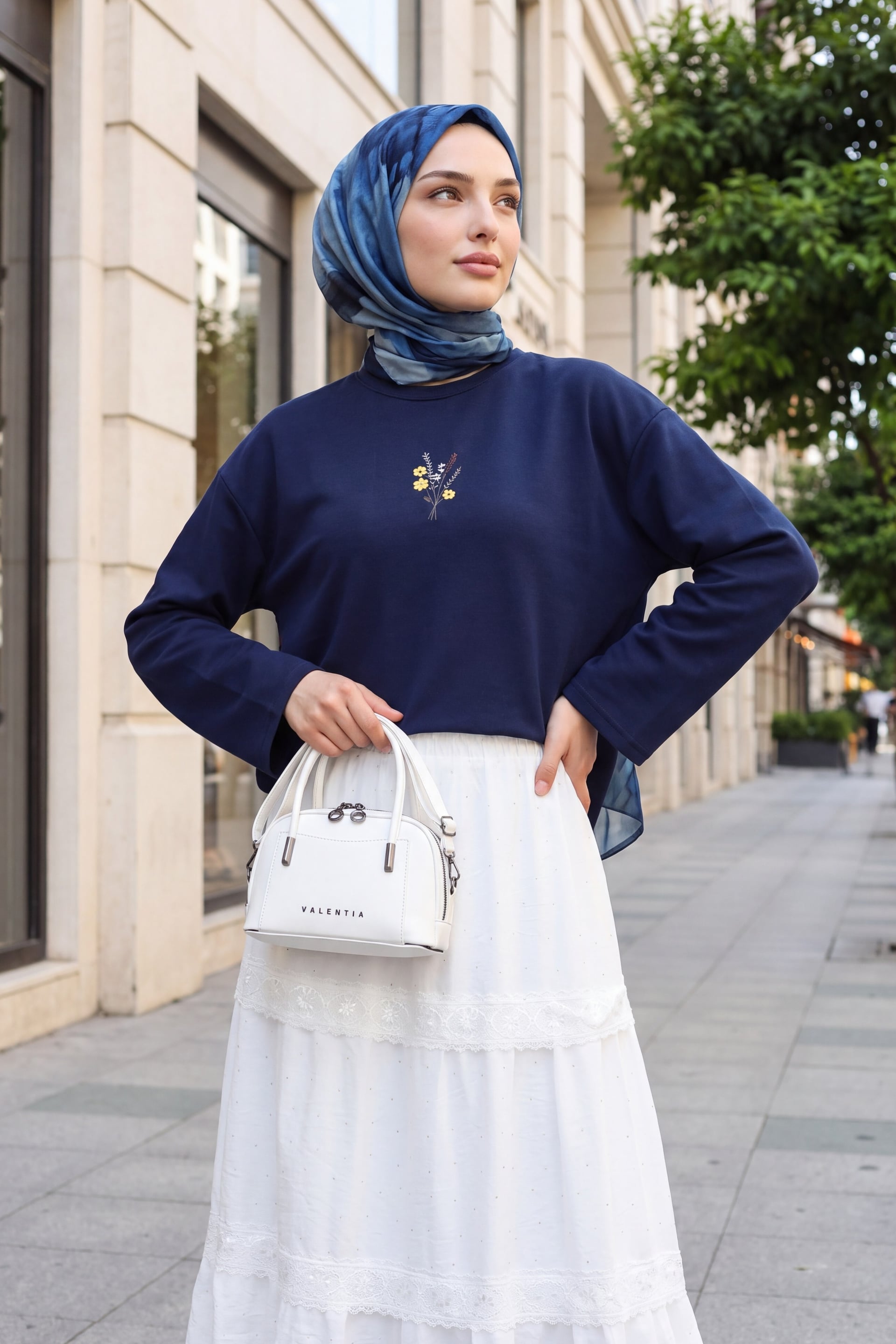 Navy Blue Women's Oversized Sweatshirt with Floral Embroidery - Podyumplus - by Peralane - photo 2