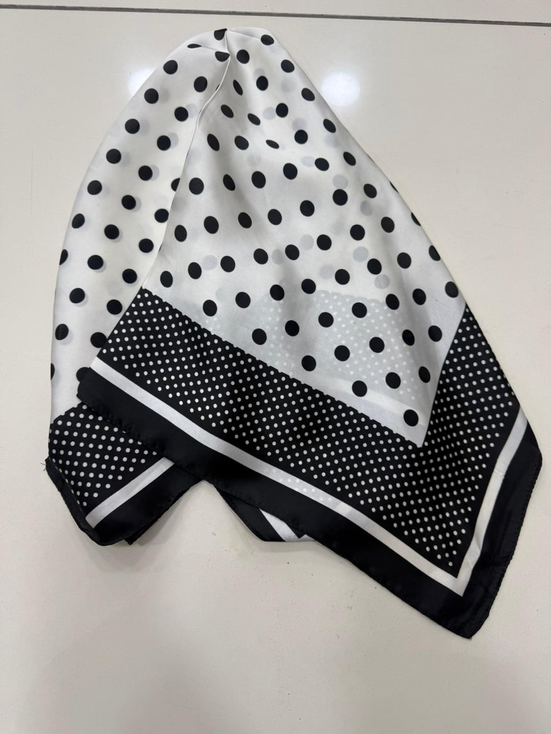 Black Polka Dot Bandana Scarf 70x70 cm - Nesvay - by Peralane - photo 3