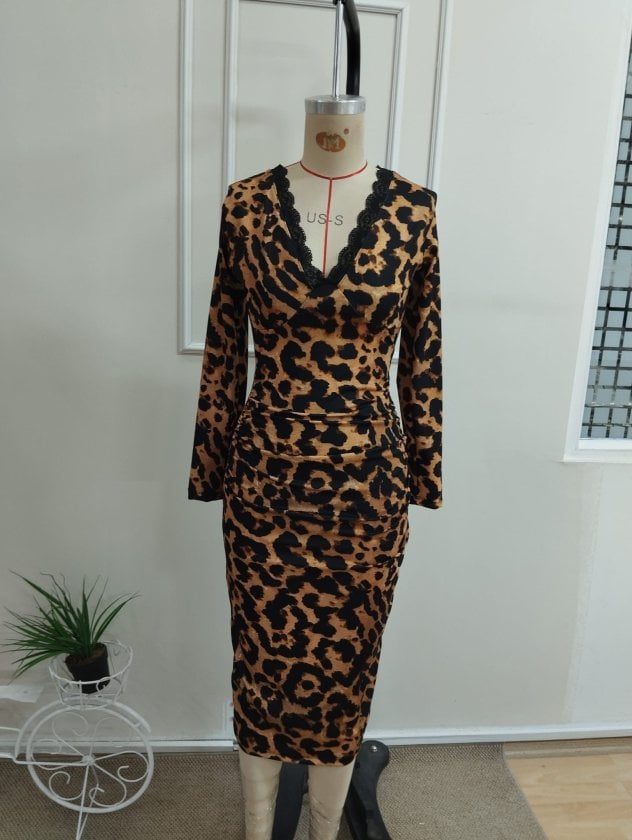 Women's Long-Sleeved Leopard Print Midi Dress with Lace Trim - Janes - by Peralane - photo 4
