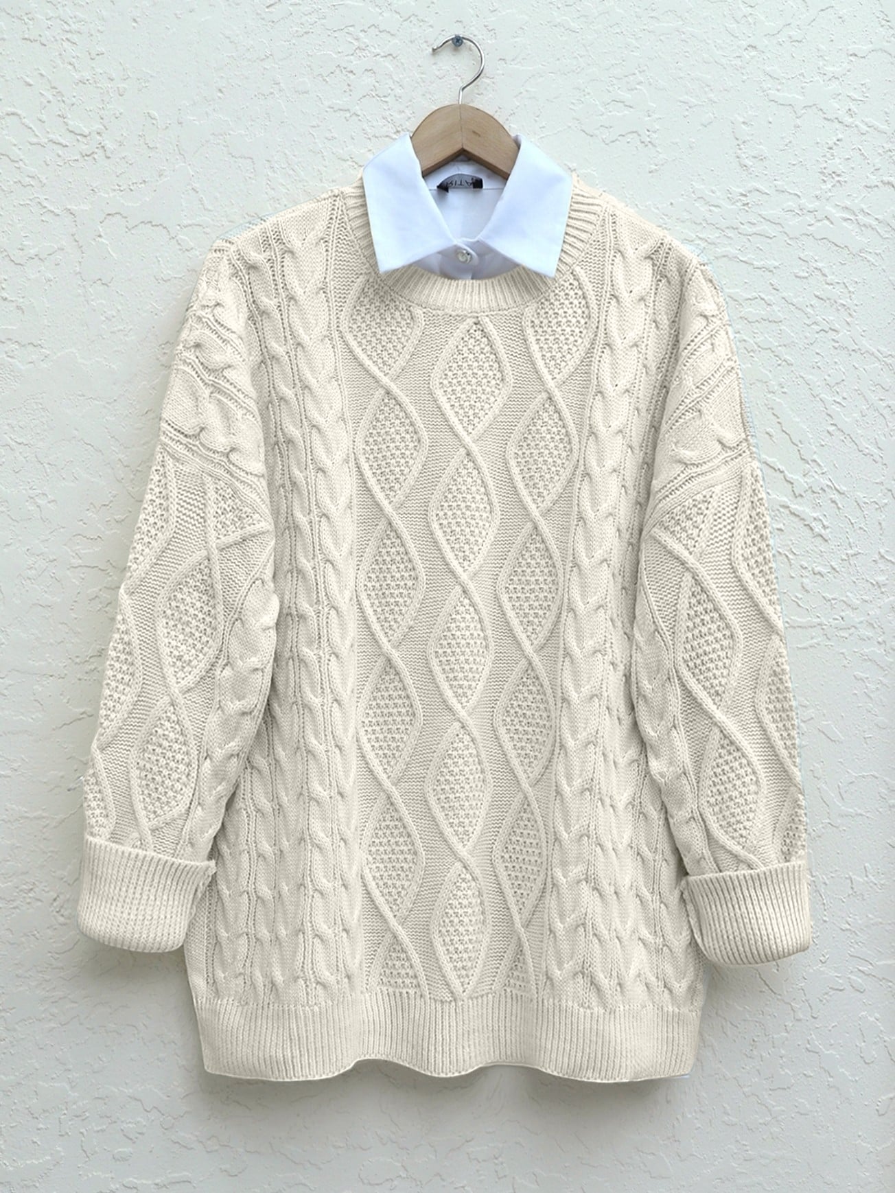 Cream Cable Knit Sweater with Crew Neck and Ribbed Hem - Podyumplus - by Peralane