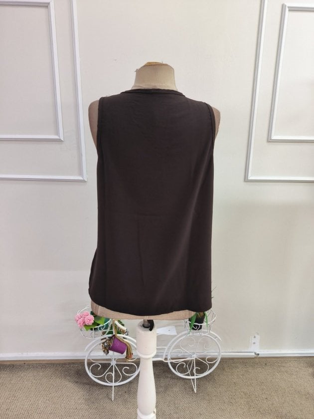Women's Sleeveless V-Neck Button Front Blouse - Janes - by Peralane - photo 6