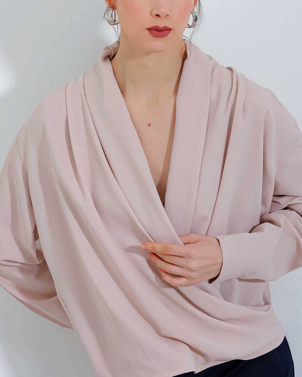 Women's Cream Wrap Collar Draped Satin Blouse 0492 - Bigdart - by Peralane - photo 4