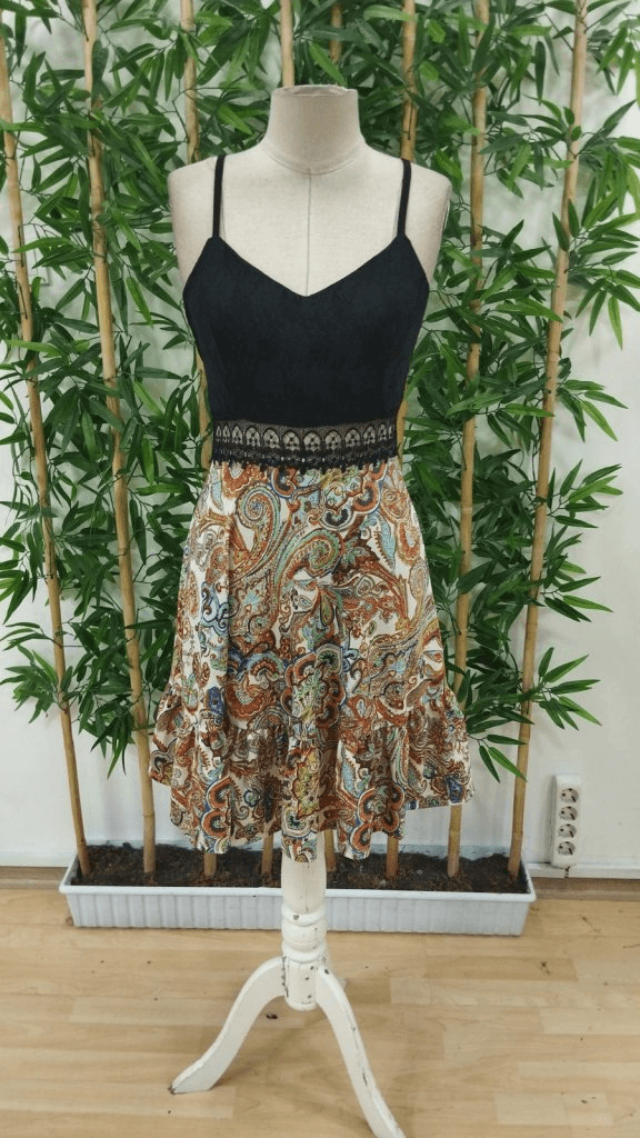 Women's Spaghetti Strap V-Neck Lace Top and Paisley Print Tiered Mini Dress - Janes - by Peralane - photo 5