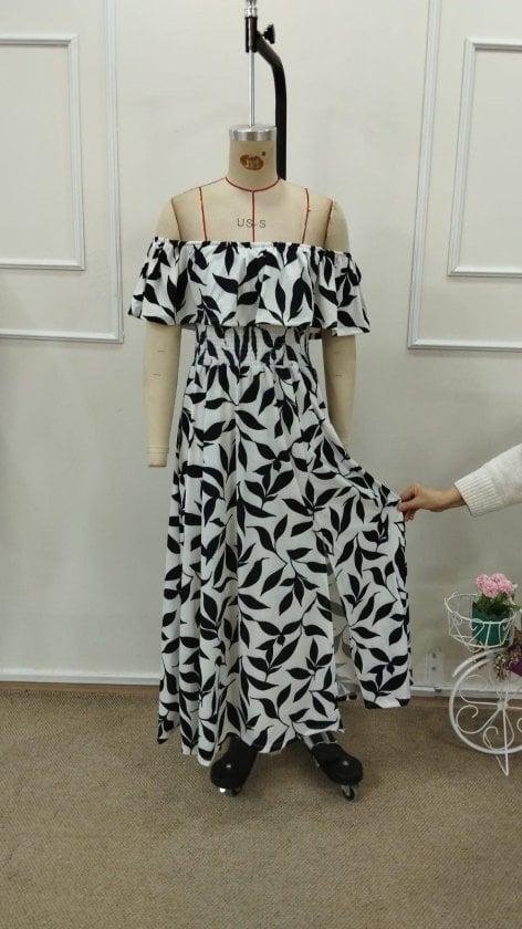 Women's Off-Shoulder Long Leaf Print Maxi Dress with Smocked Waist - Janes - by Peralane - photo 4