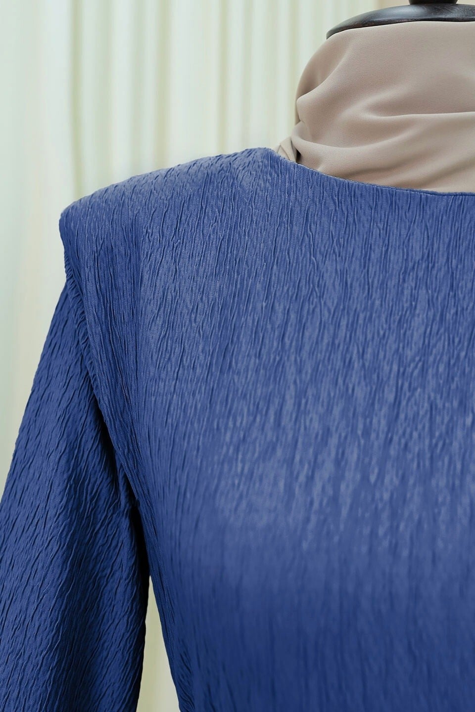 Women's Padded Shoulder Tie Waist Crinkle Dress - Indigo - Podyumplus - by Peralane - photo 4