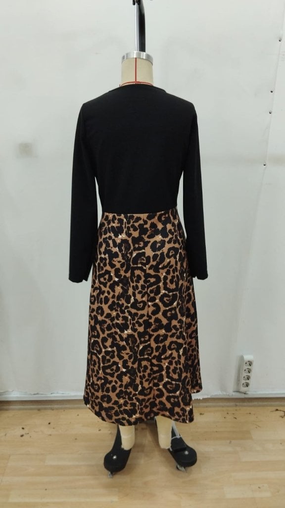 Women's Long Sleeve Crew Neck Jersey T-Shirt with Leopard Print Midi Skirt Set - Janes - by Peralane - photo 6