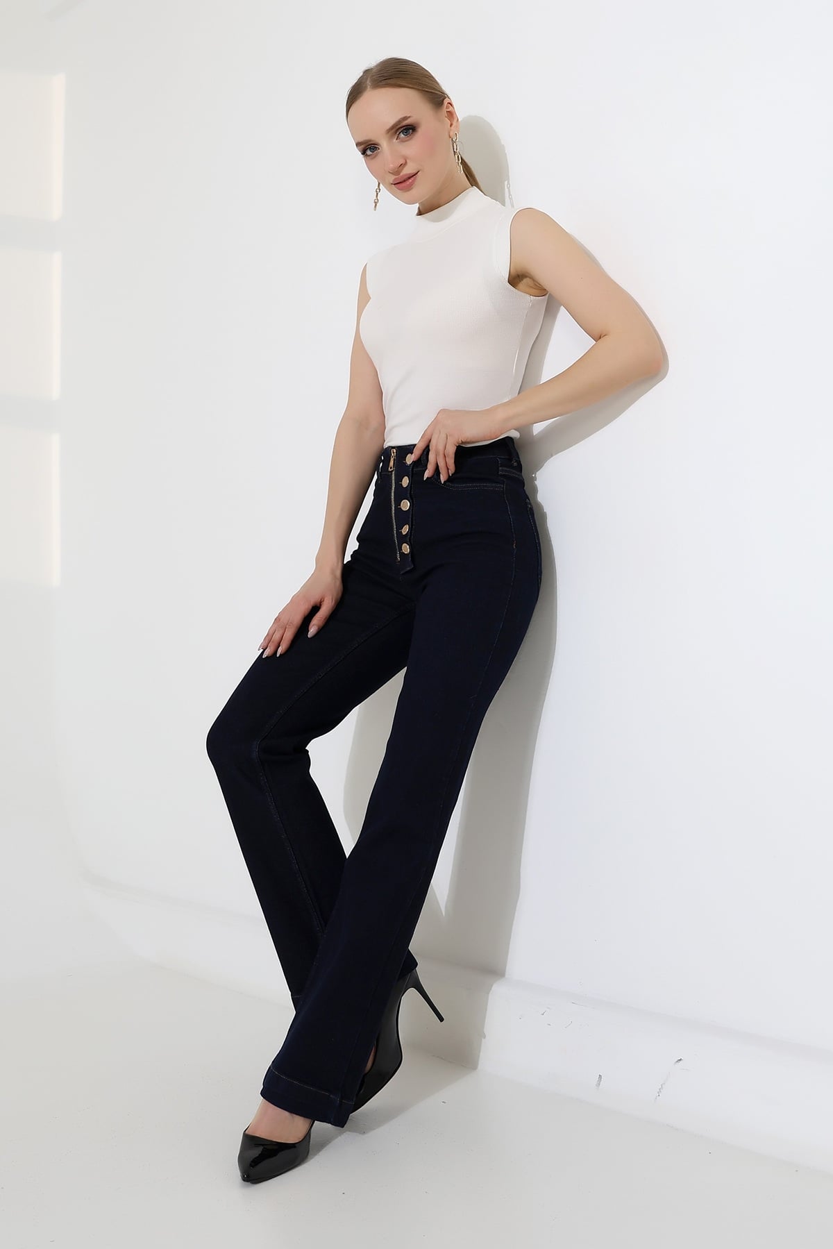 High Waist Straight-Leg Denim Trousers with Button and Zip Closure - Dark Navy - Xlove - by Peralane - photo 5