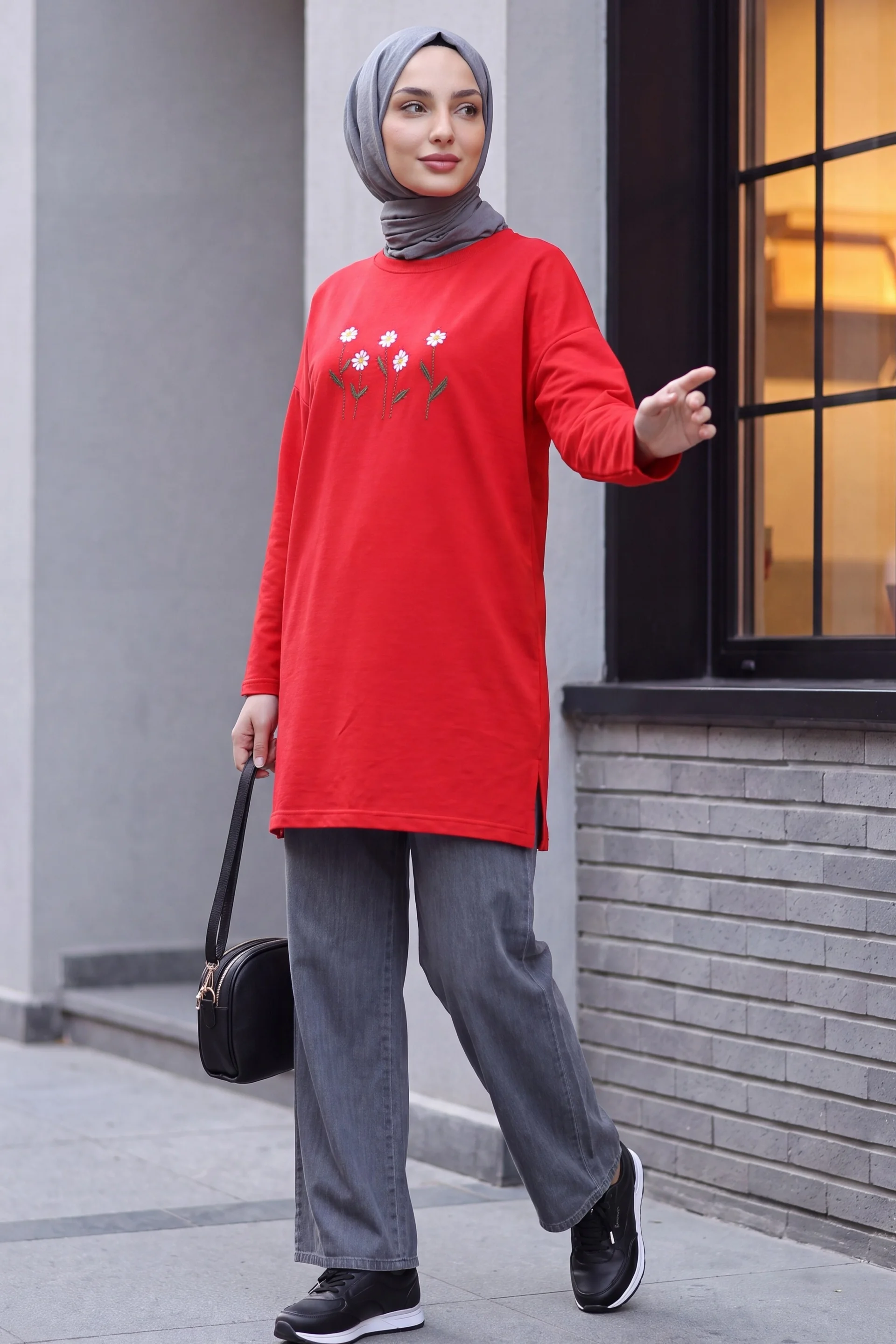 Red Daisy Embroidered Round Neck Knit Tunic - Podyumplus - by Peralane - photo 2