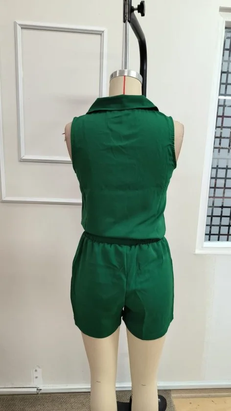 Women's Sleeveless Collared Button-Down Blouse and Shorts Set in Emerald Green - Janes - by Peralane - photo 5