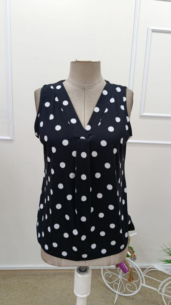 Women's Sleeveless V-Neck Polka Dot Suprem Top, Black - Janes - by Peralane - photo 4