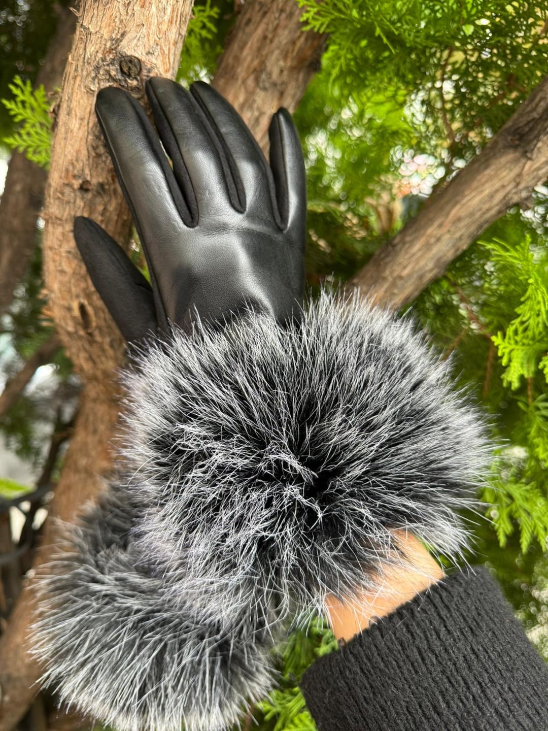 Black Touchscreen Gloves with Faux Fur Trim - Nesvay - by Peralane - photo 2