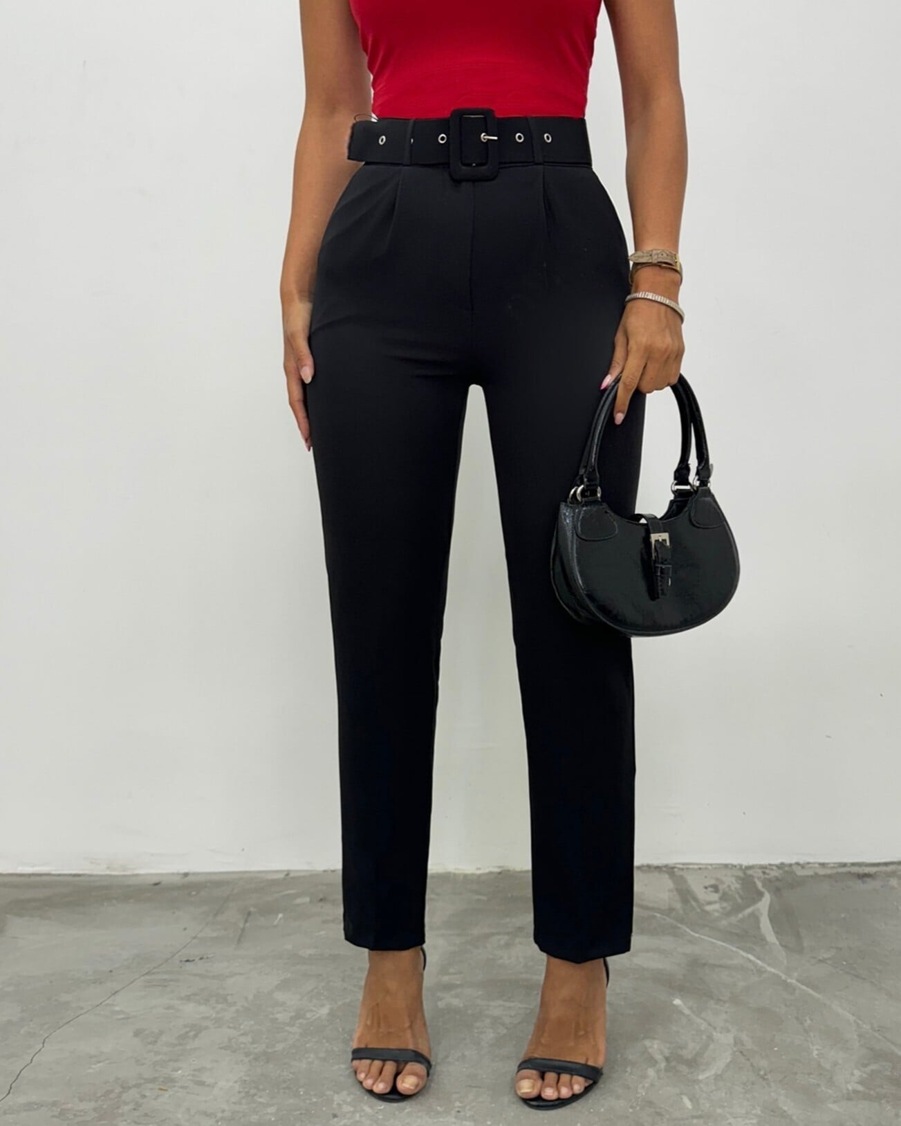 High-Waisted Black Trousers with Thick Belt - Podyumplus - by Peralane - photo 4