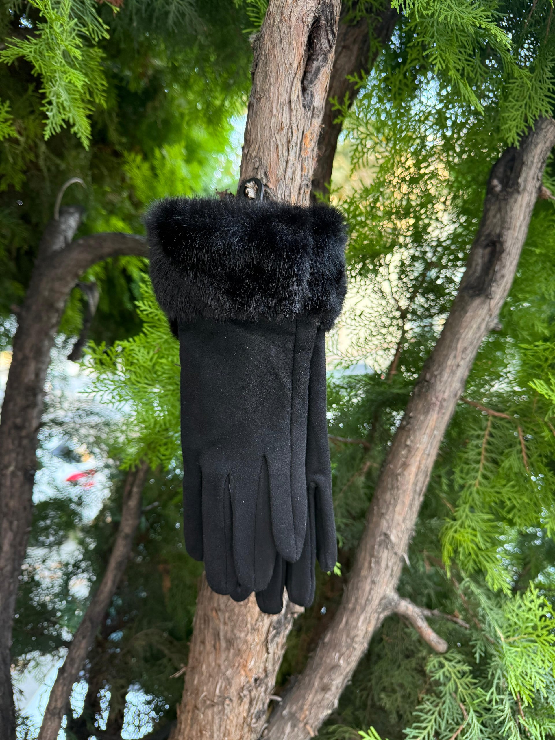 Black Suede Touchscreen Gloves with Faux Fur Cuff - Nesvay - by Peralane - photo 3