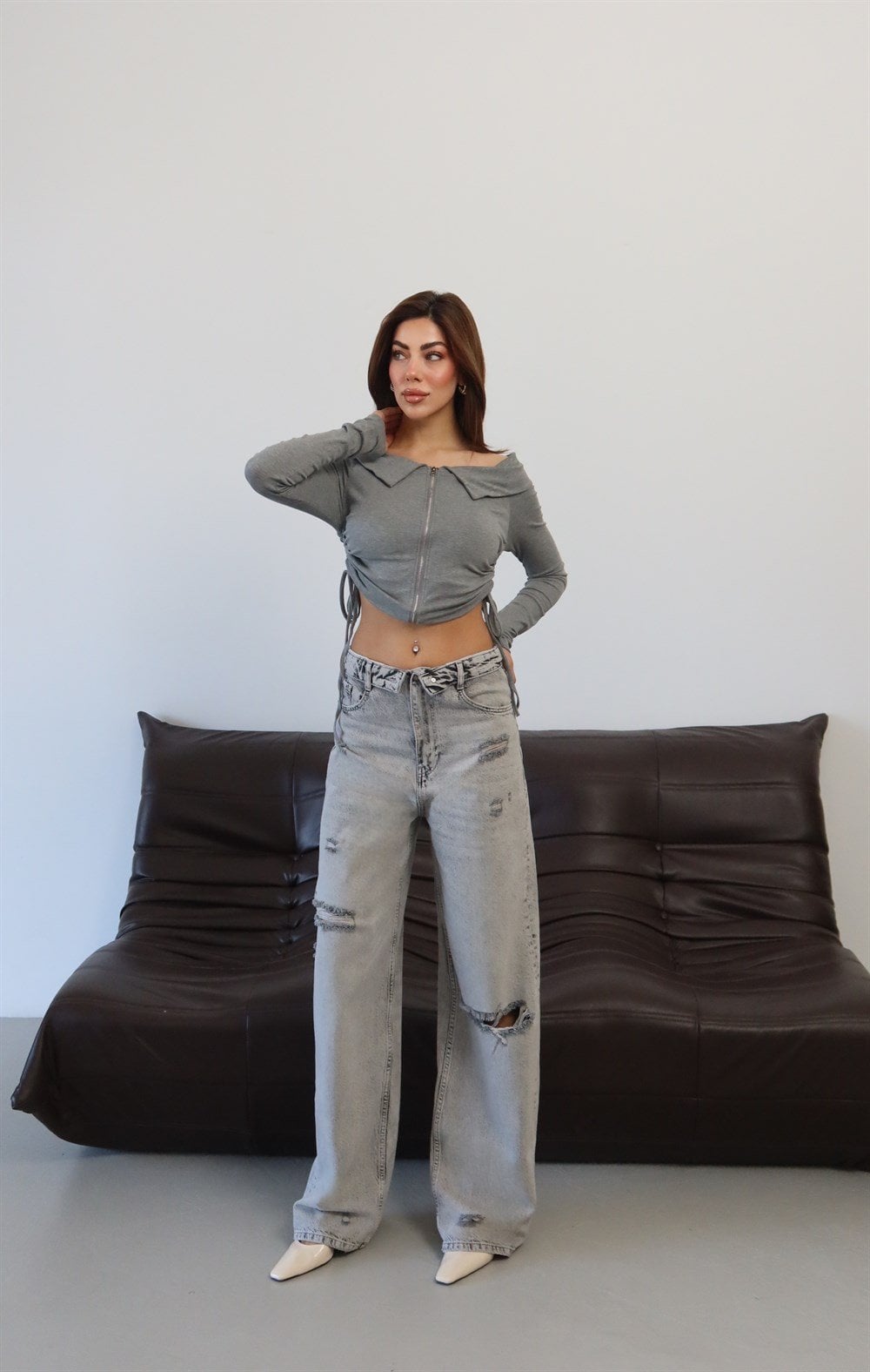 Low-Rise Wide Leg Distressed Grey Denim Trousers with Tie Waist - Lacarino Jeans - by Peralane - photo 4