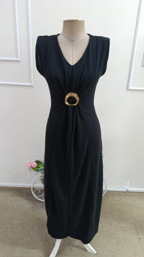 Women's Black Sleeveless V-Neck Crepe Dress with Gold-Tone Ring Detail - Janes - by Peralane - photo 4