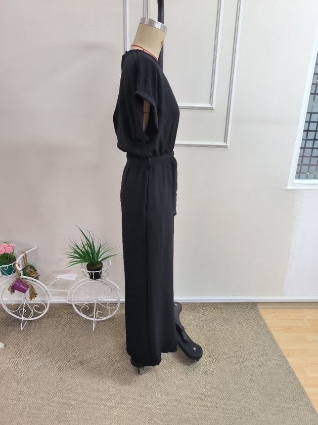Women's Black Short-Sleeve Round-Neck Jumpsuit with Belt and Side Pockets - Janes - by Peralane - photo 5