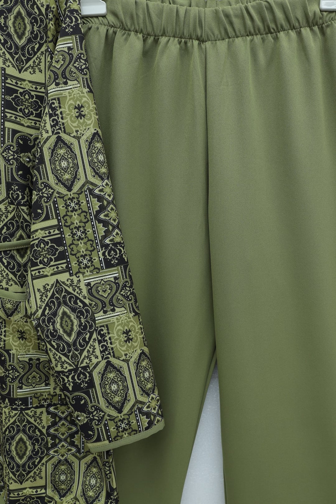 Women's Two-Piece Jacket and Trousers Set with Geometric Print - Olive Green - Podyumplus - by Peralane - photo 6