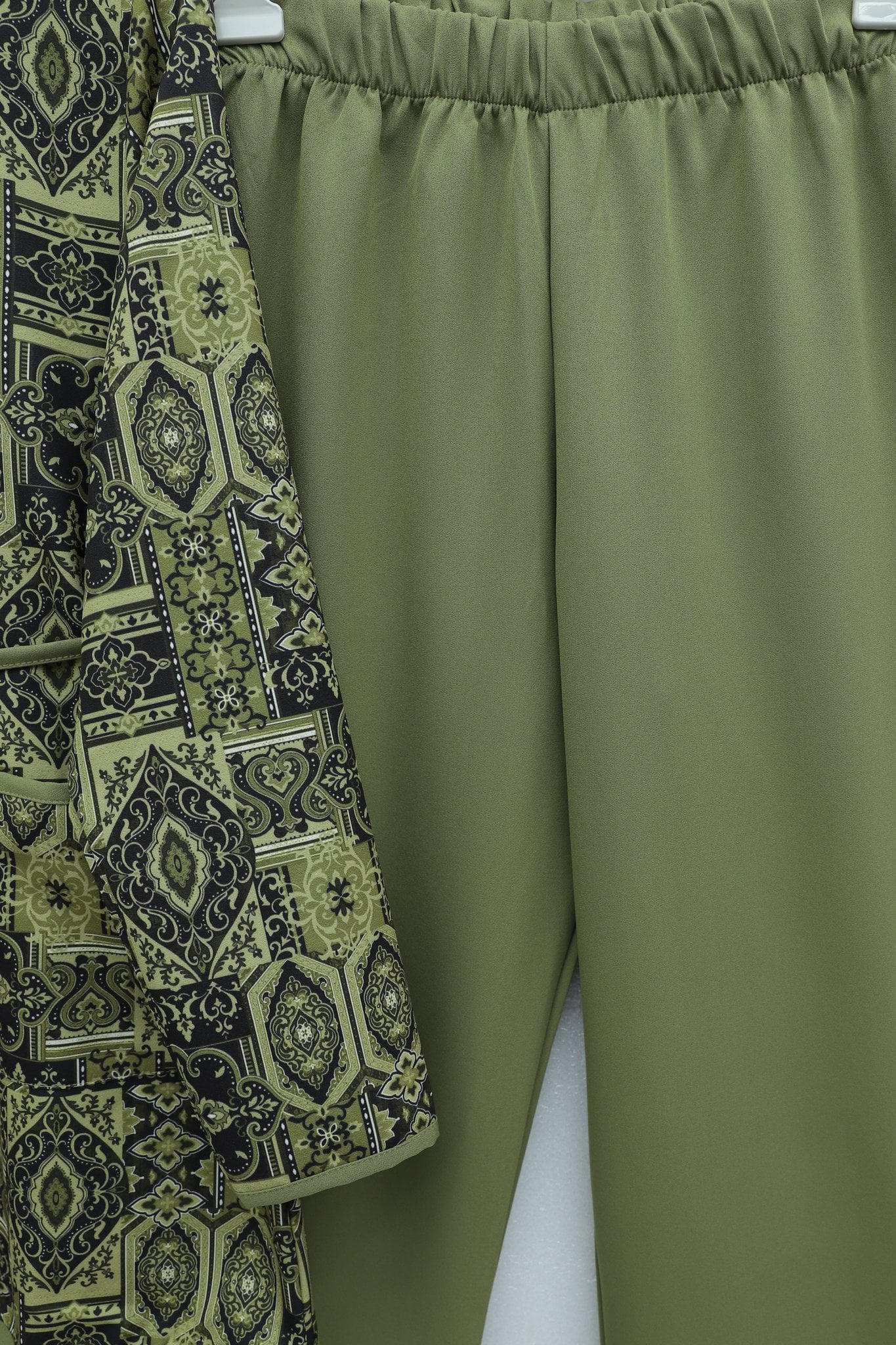 Women's Two-Piece Jacket and Trousers Set with Geometric Print - Olive Green - Podyumplus - by Peralane - photo 6