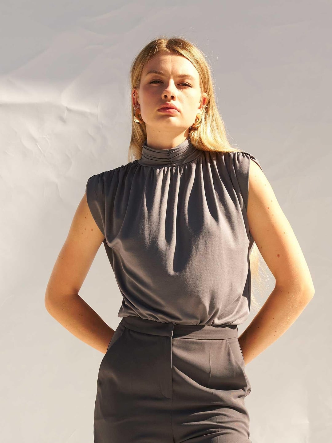 Sleeveless Mock Neck Blouse - Lefon - by Peralane - photo 5