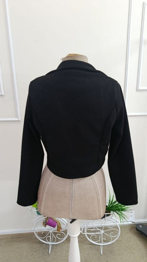 Women's Cropped Suede Jacket with Notched Lapel and Button Detail - Janes - by Peralane - photo 6