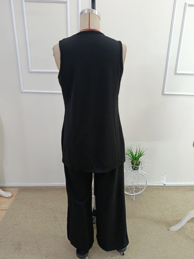 Women's Sleeveless Notch Lapel Blazer and Wide-Leg Trouser Two-Piece Set in Black Crepe - Janes - by Peralane - photo 7