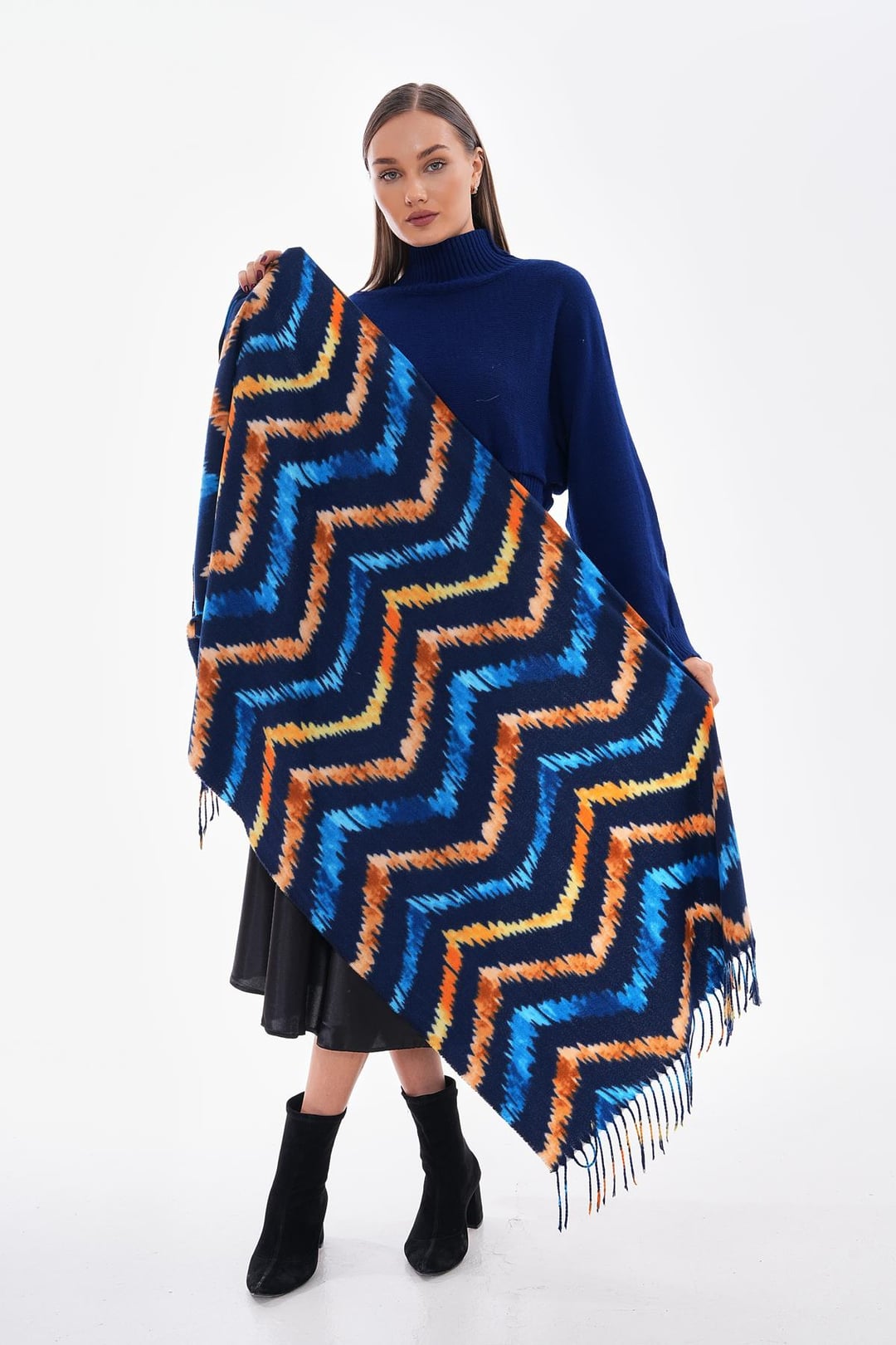 Navy Blue Zig-Zag Patterned Fringed Thick Shawl - Nesvay - by Peralane - photo 4