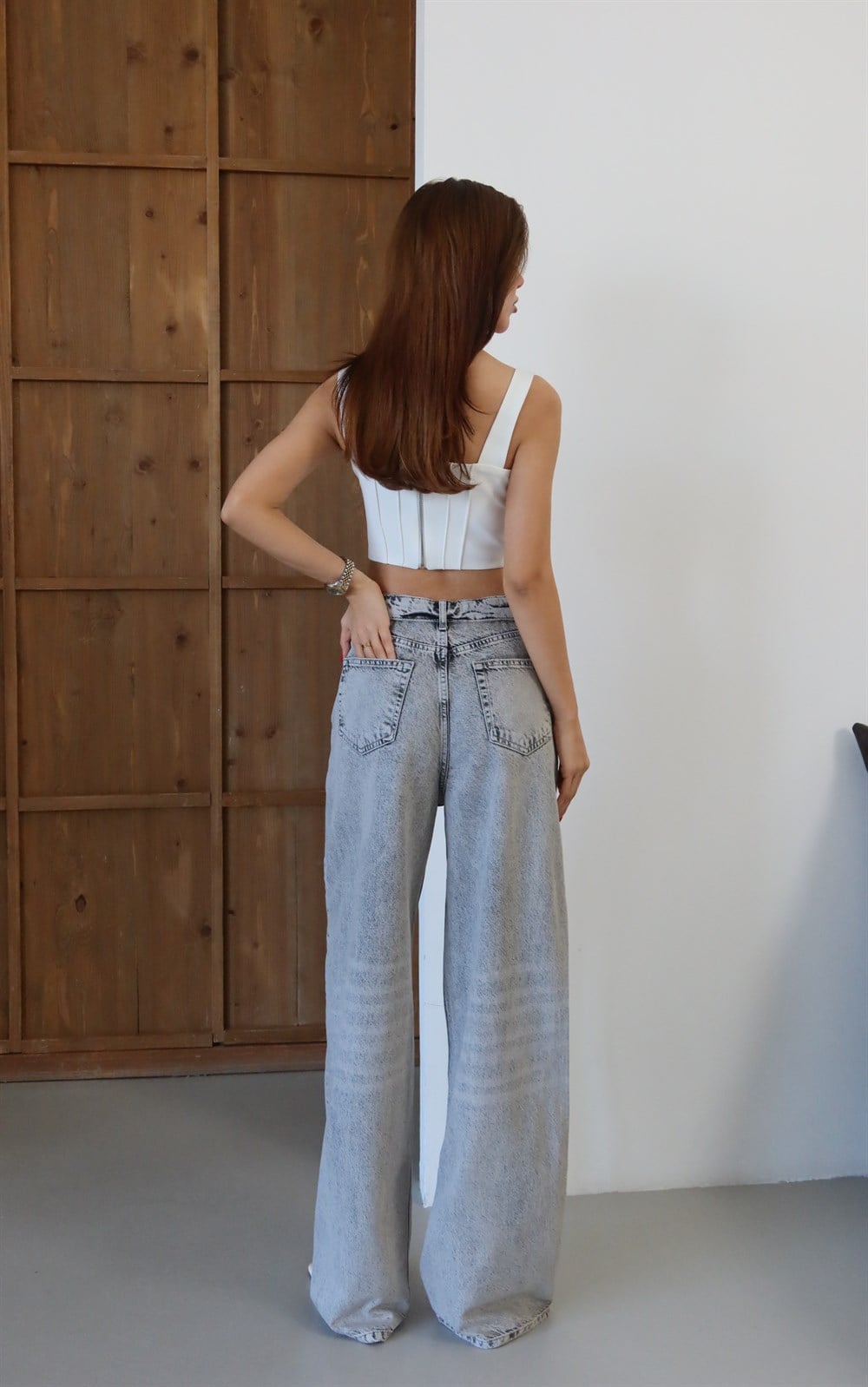High Waist Wide Leg Jeans with Reversible Belt Detail in Grey - Lacarino Jeans - by Peralane - photo 5