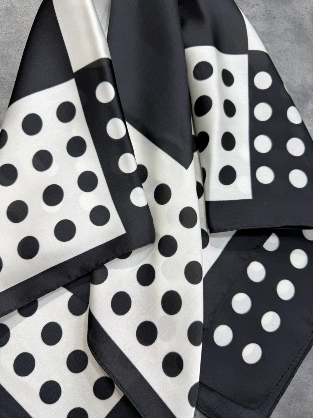 Black Polka Dot Border Bandana Scarf 70x70 cm - Nesvay - by Peralane - photo 2