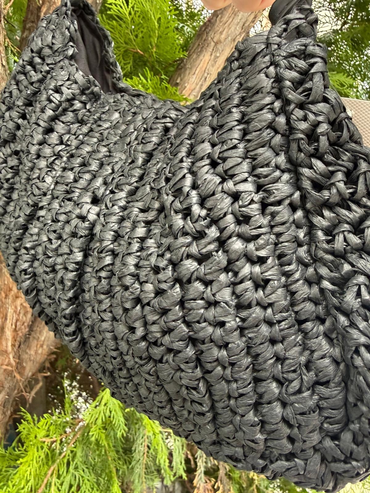 Black Woven Straw Handbag with Gold-Tone Handle - Nesvay - by Peralane - photo 3