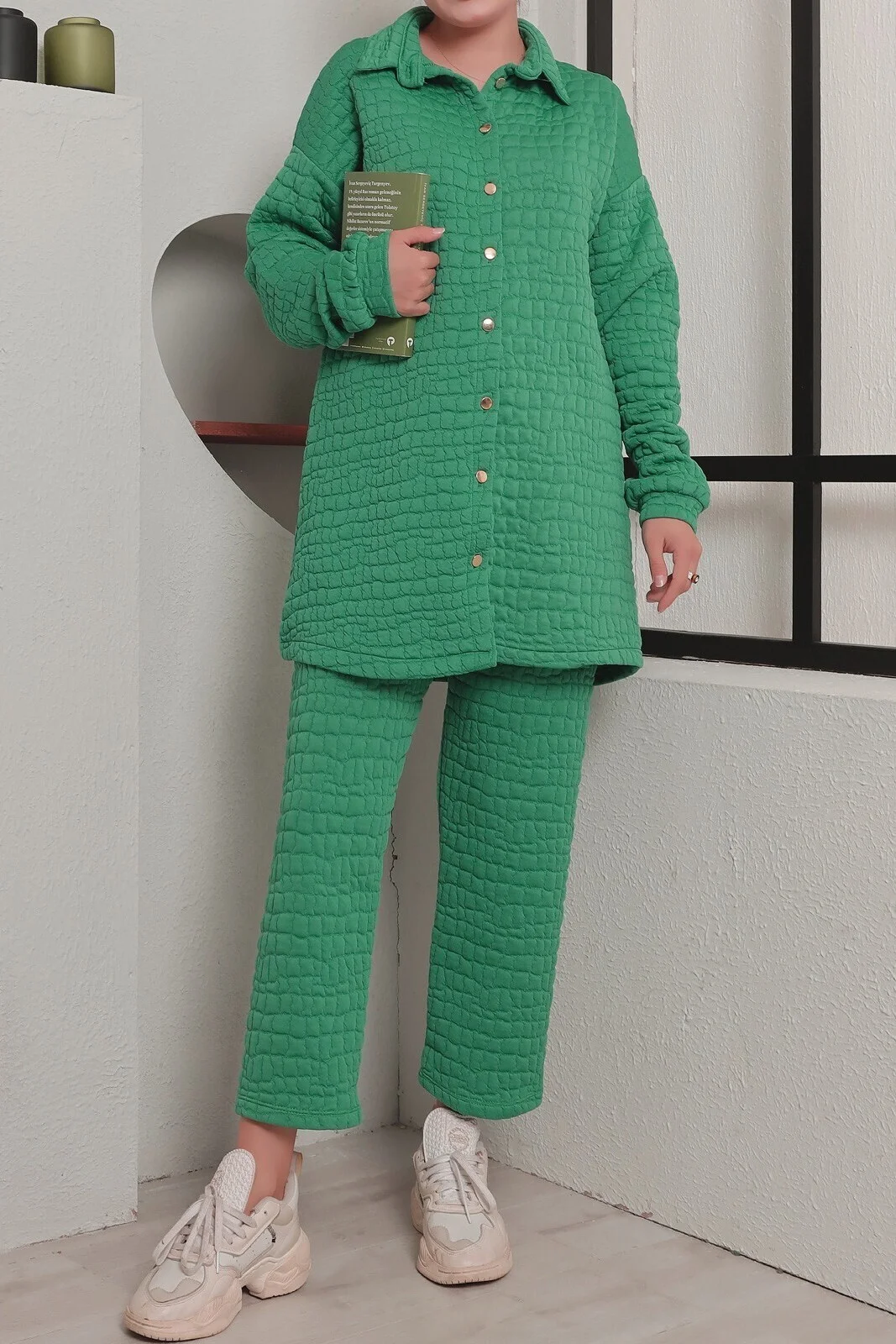 Green Quilted Two-Piece Loungewear Set with Collar and Full-Length Button Front - Podyumplus - by Peralane
