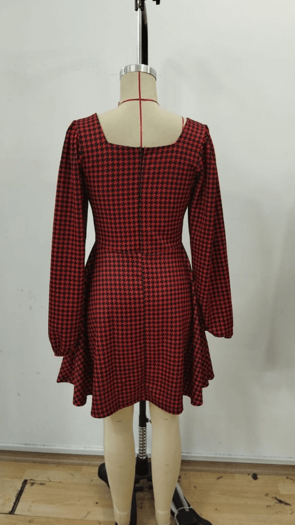 Women's Red Black Houndstooth Mini Dress with Sweetheart Neckline and Puffed Sleeves - Janes - by Peralane - photo 8