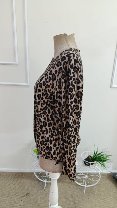 Women's Long Sleeve V-Neck Leopard Print Blouse - Janes - by Peralane - photo 6