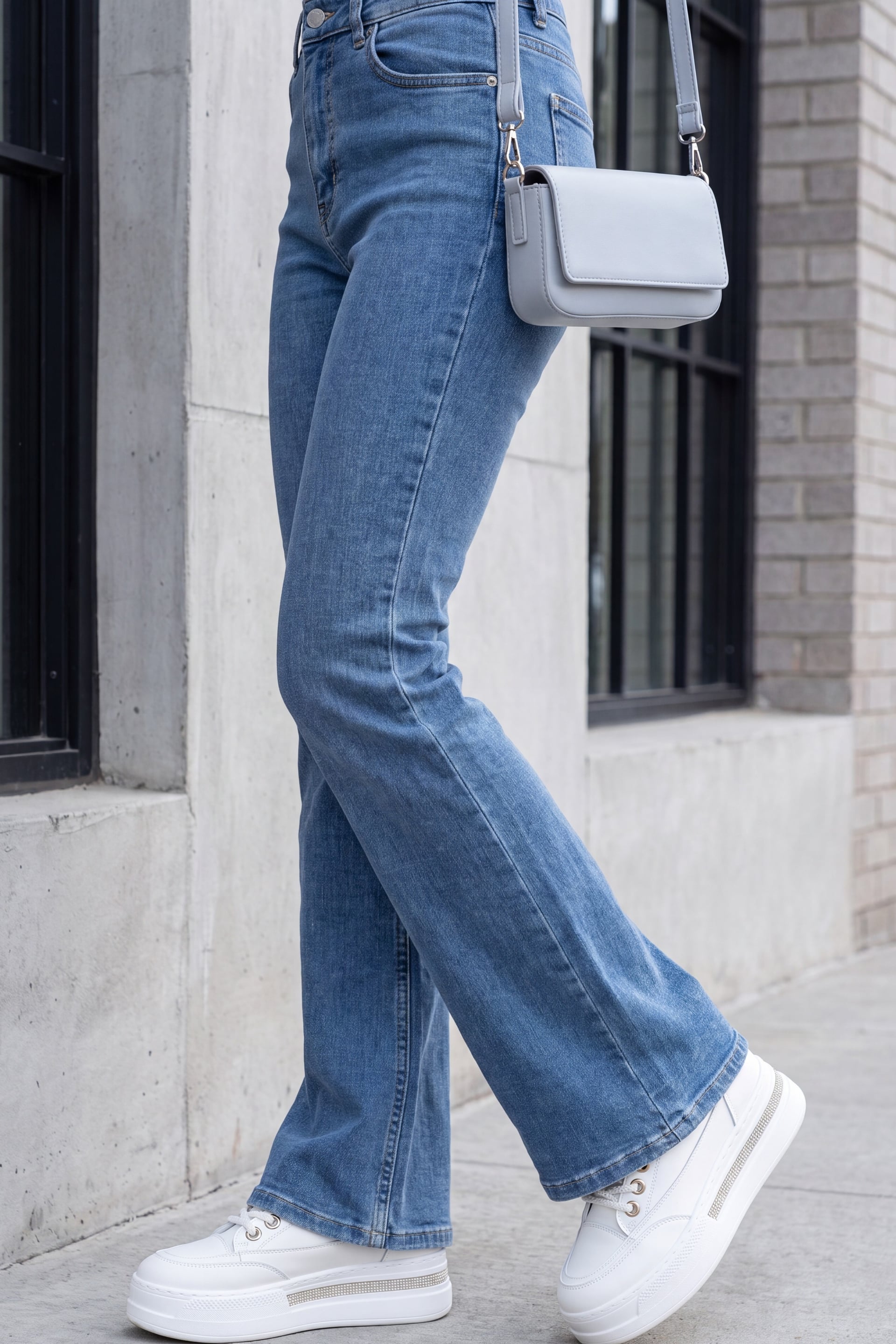 Pocketed Flared High-Waist Stretch Jeans - Light Blue - Podyumplus - by Peralane