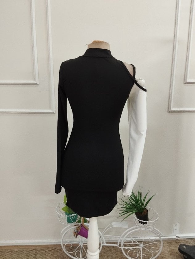 Women's Long Sleeve Mock Neck Cut-Out Mini Dress with Chain Accent - Janes - by Peralane - photo 6
