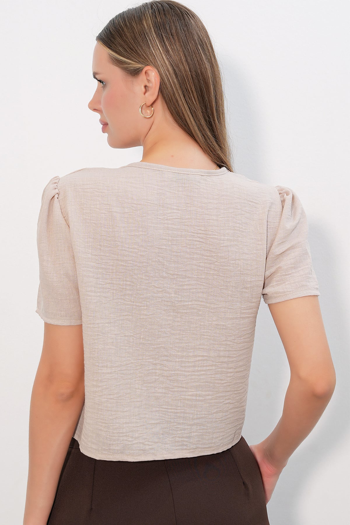 Women's Short-Sleeve Crop Blouse - Beige - Bigdart - by Peralane - photo 5
