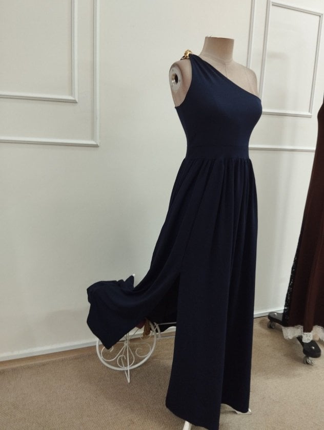 Women's One-Shoulder Navy Blue Maxi Dress with Clip Detail and Side Slit - Janes - by Peralane - photo 5