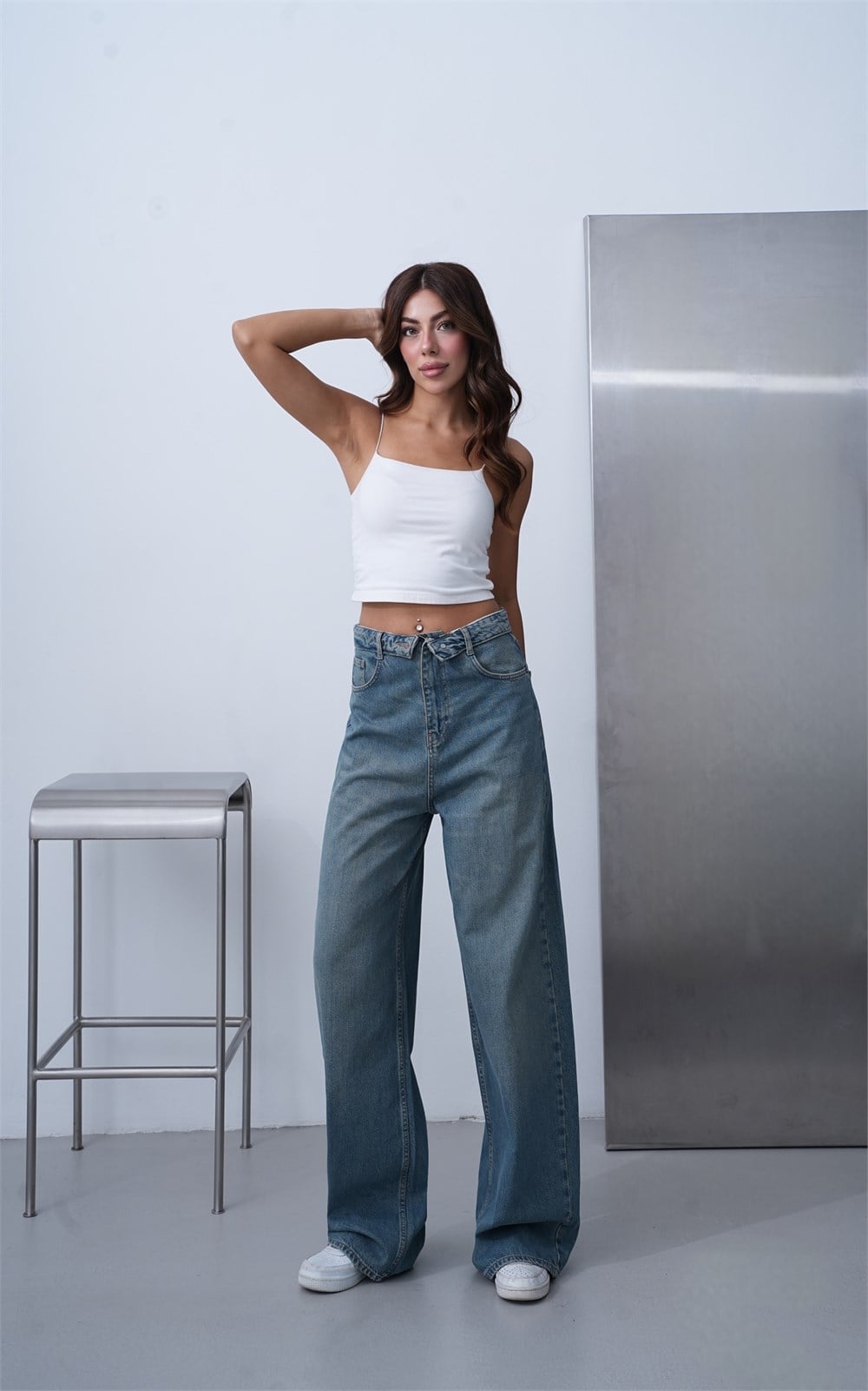 High Waist Wide Leg Green Tint Jeans with Belt and Drawstring Details - Lacarino Jeans - by Peralane - photo 3