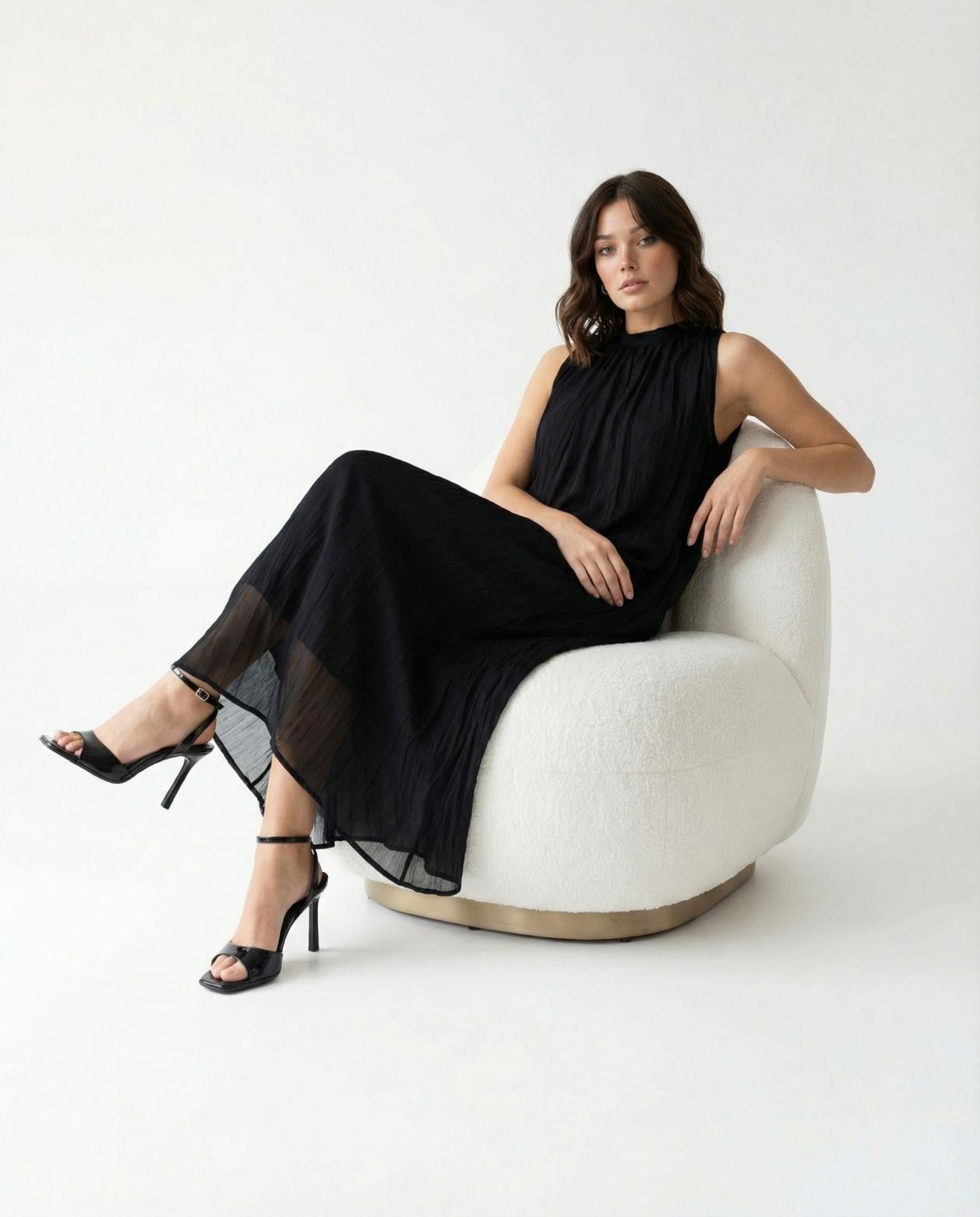 Black Sleeveless Crinkled Maxi Dress - Fame - by Peralane - photo 4