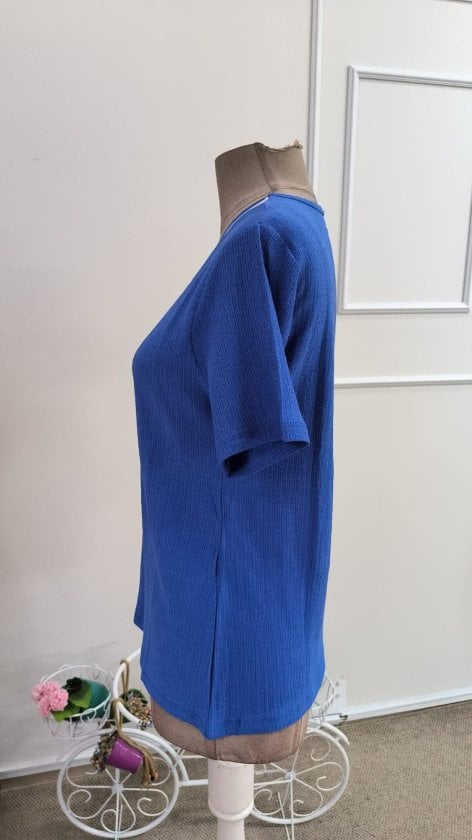 Women's Short-Sleeved V-Neck Crepe Blouse - Janes - by Peralane - photo 5