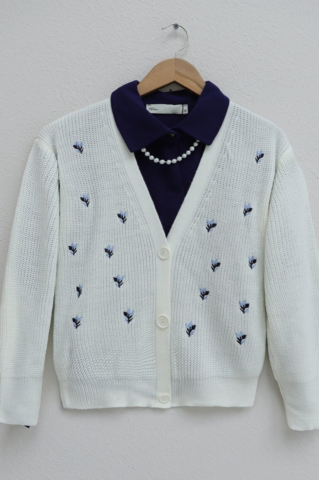 Embroidered Three-Button Waist-Length Cardigan - Ecru - Podyumplus - by Peralane - photo 3