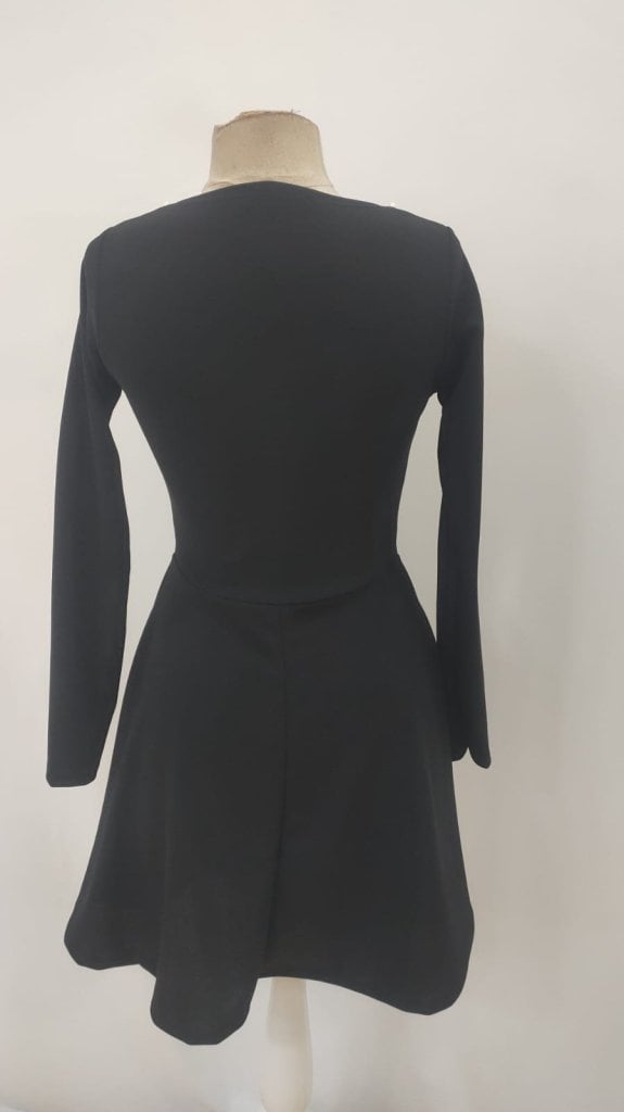 Women's Long-Sleeved Pearl-Trimmed V-Neck Short Crepe Dress - Janes - by Peralane - photo 5